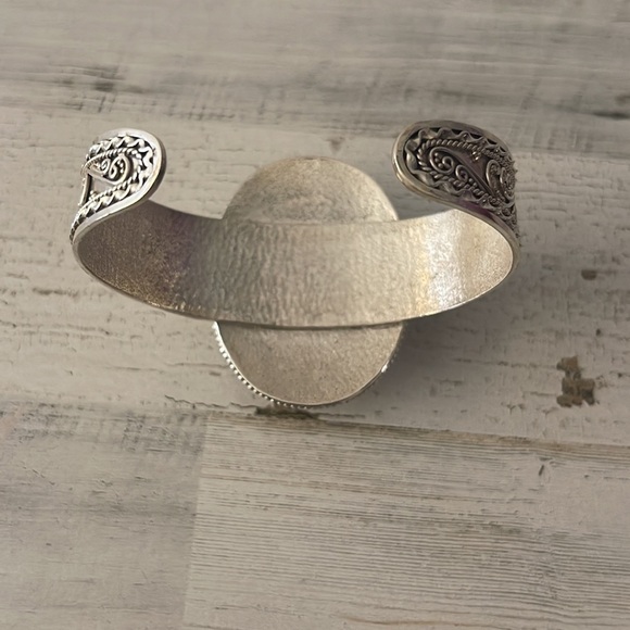 Beautiful Silver Onyx Cuff Bracelet. - Picture 4 of 7